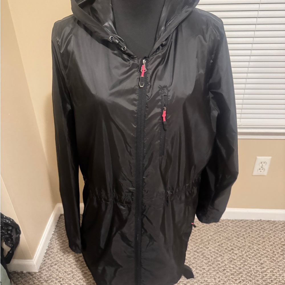 New Balance Black Utility Jacket with Hood and Water-Resistant Fabric